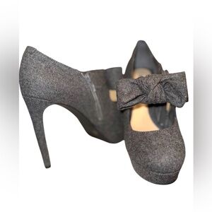 Gianni Bini Ariellah Smoke Grey Wool Bow Accent Side Zip Platform Heels Size 6